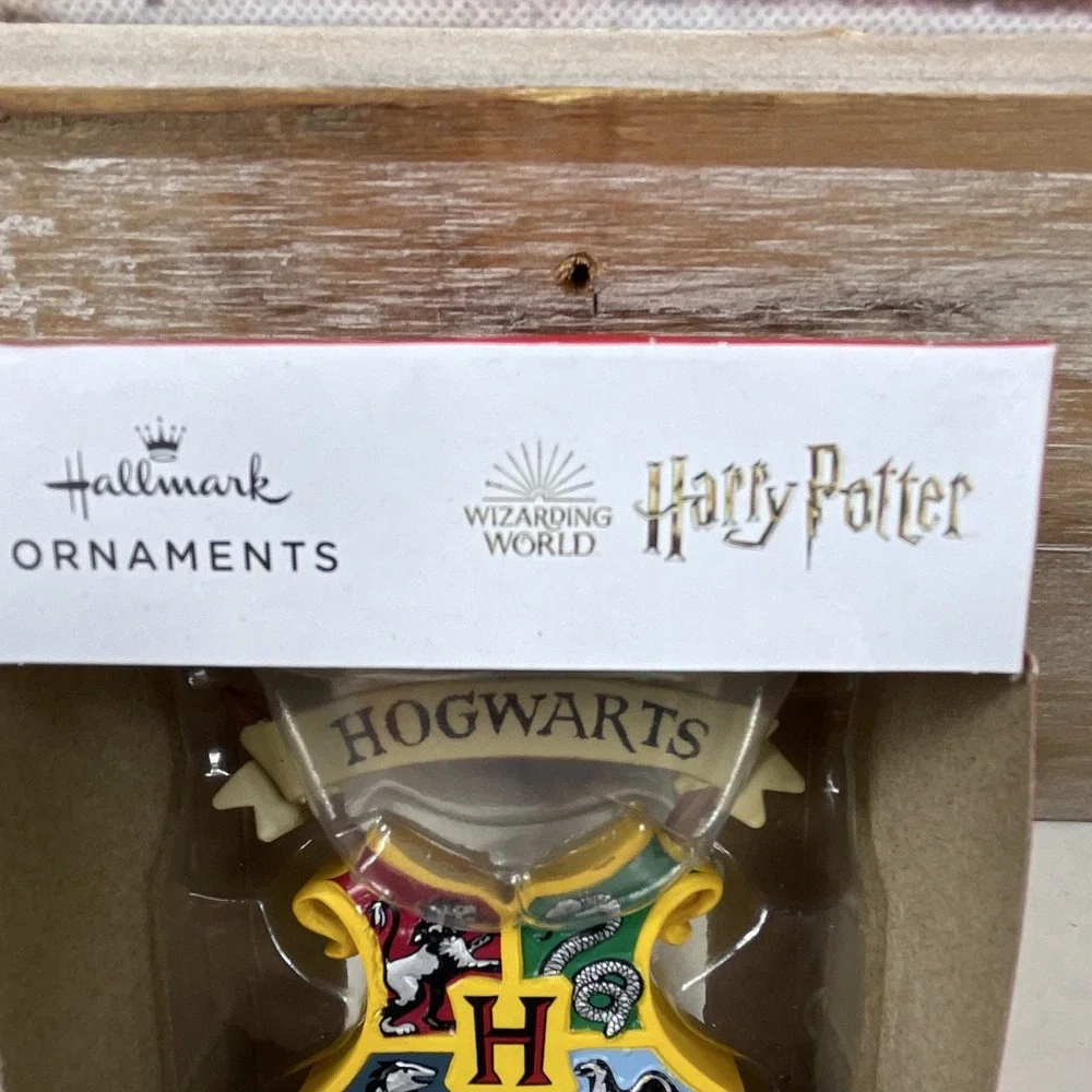 Hallmark Harry Potter Hogwarts Crest Hanging Ornament Multicolor 2021 2HCM9128
